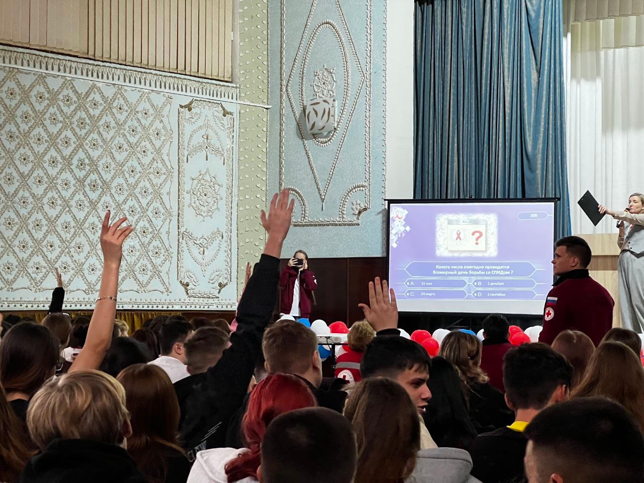 Изображение выглядит как одежда, человек, Человеческое лицо, в помещении Содержимое, созданное искусственным интеллектом, может быть неверным.