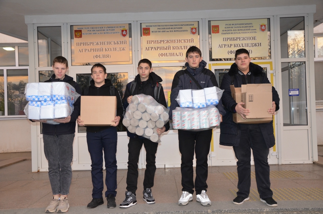 Изображение выглядит как одежда, человек, обувь, текст Содержимое, созданное искусственным интеллектом, может быть неверным.