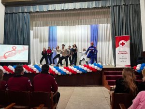 Изображение выглядит как одежда, человек, в помещении, женщина Содержимое, созданное искусственным интеллектом, может быть неверным.